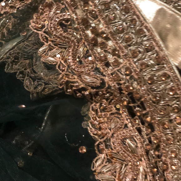 Brand New Indian/Pakistani Bridal Wear in Cream and Green Color - Picture 7 of 7